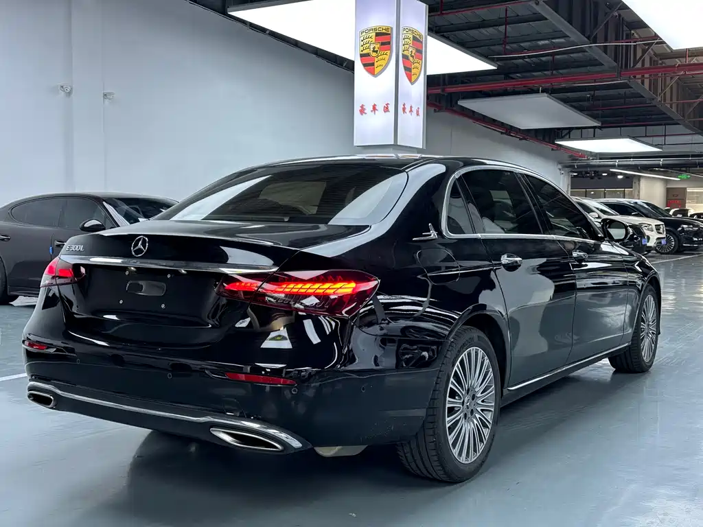 MERCEDES-BENZ E CLASS