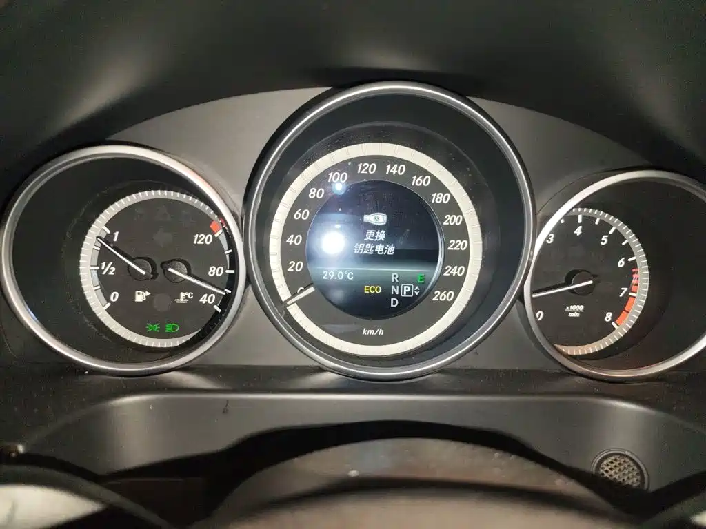 Mercedes-Benz E-Class — миниатюра 12