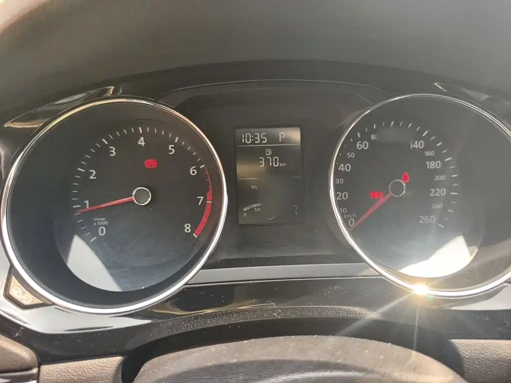 Volkswagen Sagitar 2015 1.6L AT Comfort