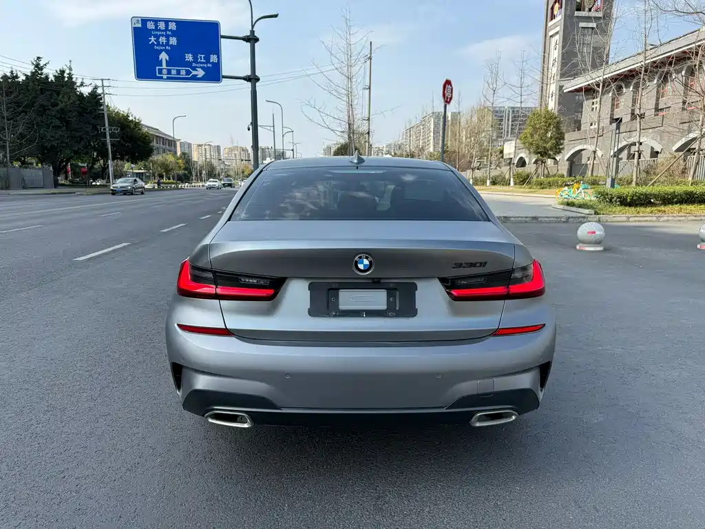 BMW 3 SERIES