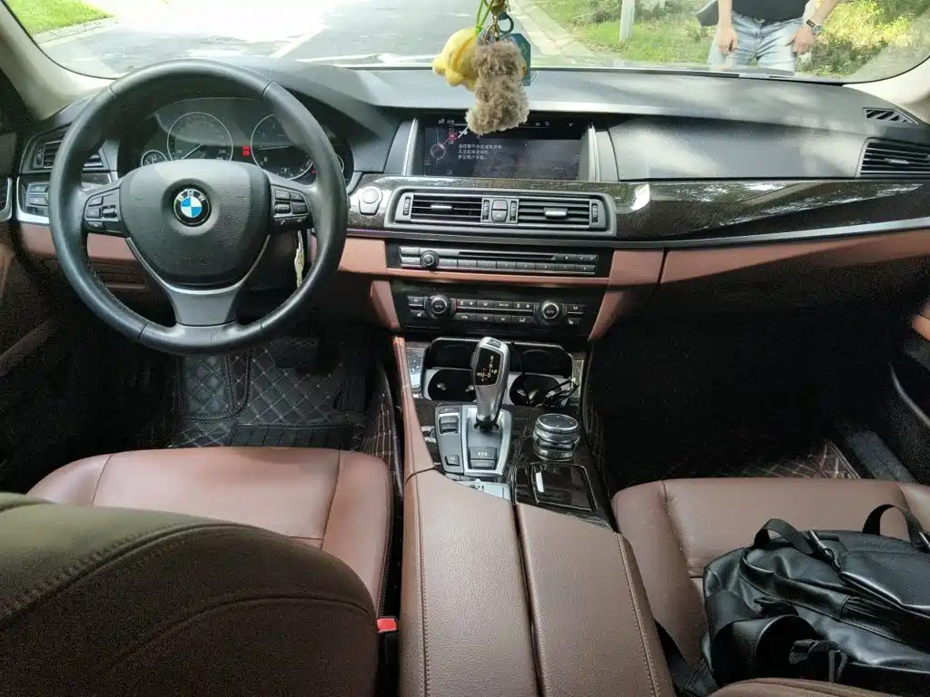 BMW 5 Series — миниатюра 13