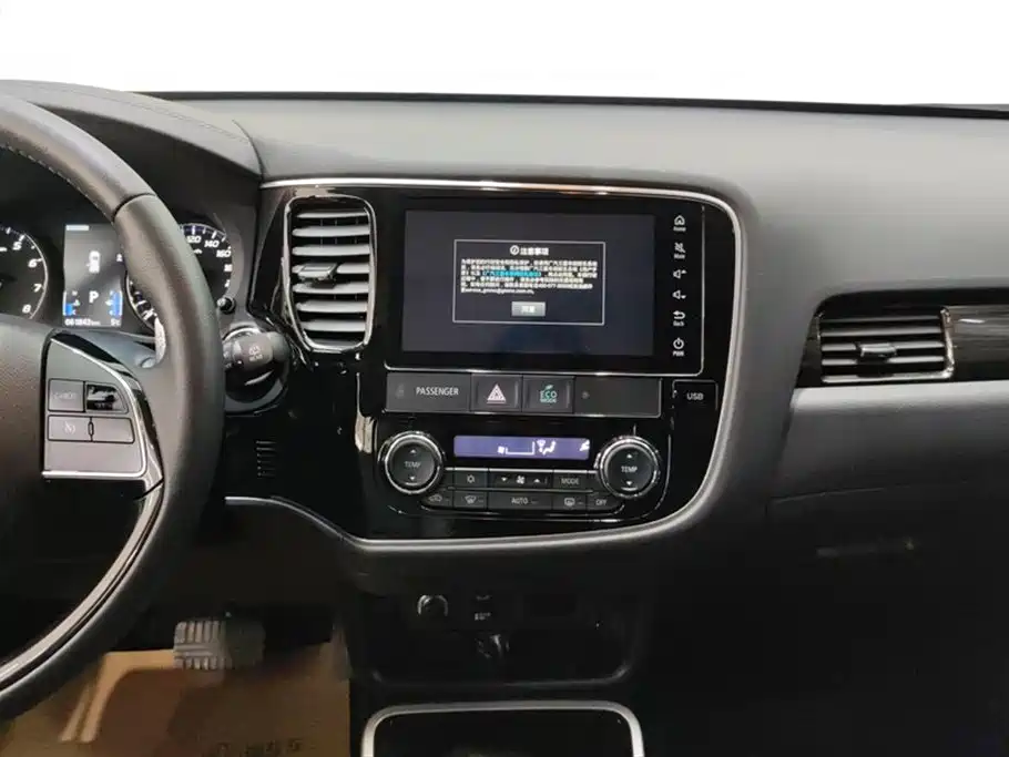 MITSUBISHI OUTLANDER