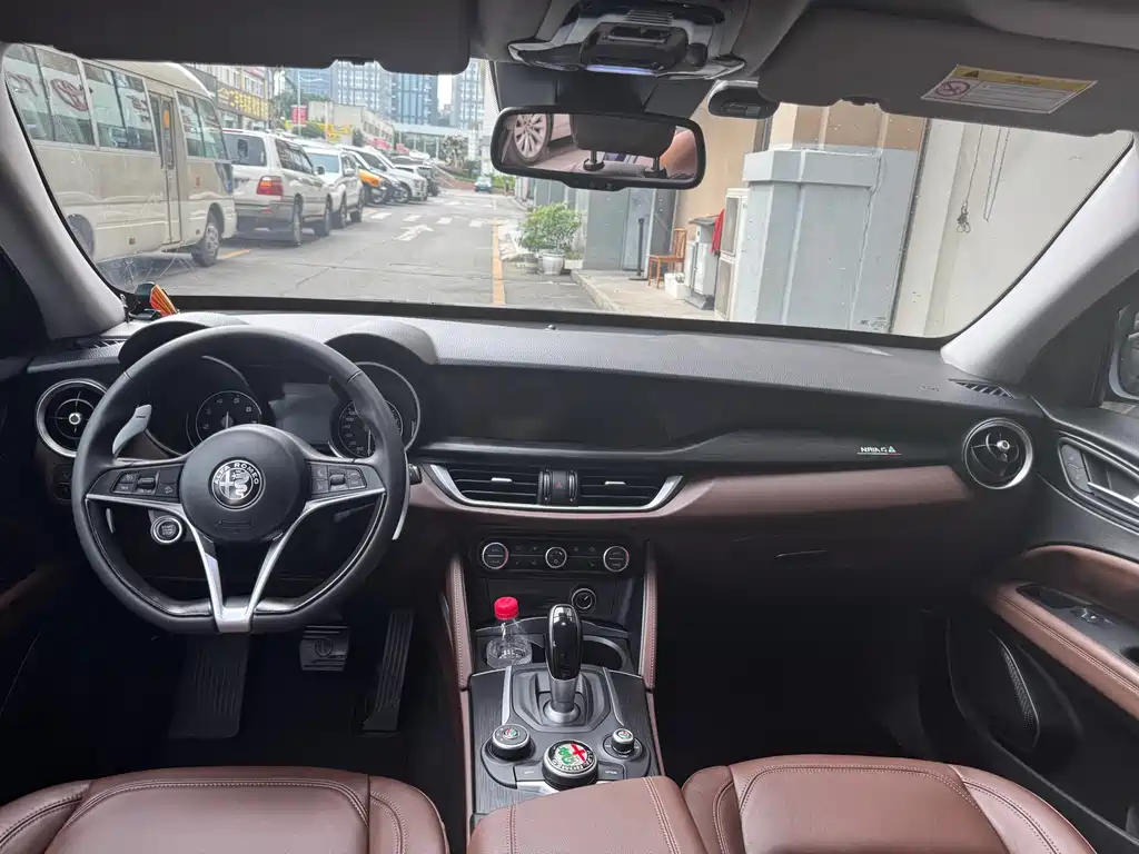 Alfa Romeo Stelvio 2017 2.0T 200HP Elite