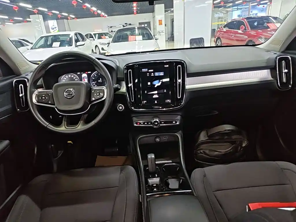 Volvo XC40 — миниатюра 10