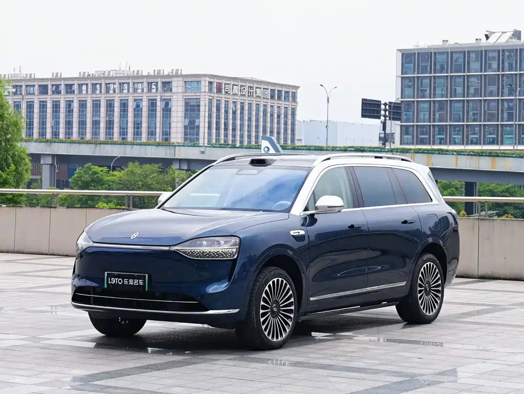 问界M9 2025款 增程 Ultra版 52kWh 6座版 (192线激光雷达）