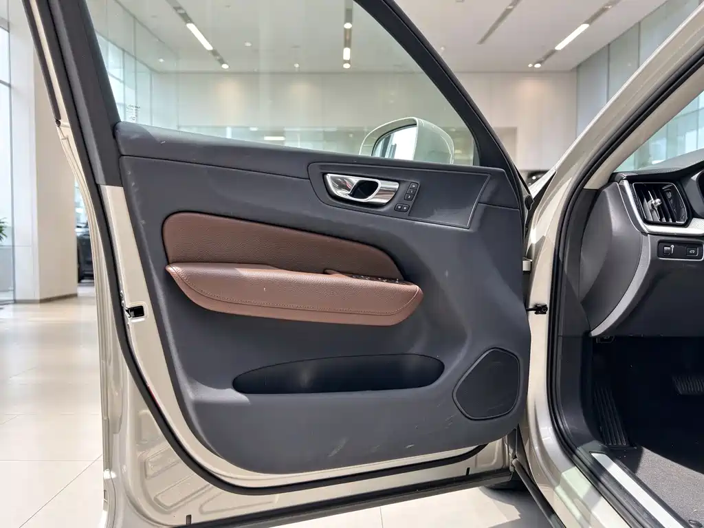 Volvo XC60 — миниатюра 18