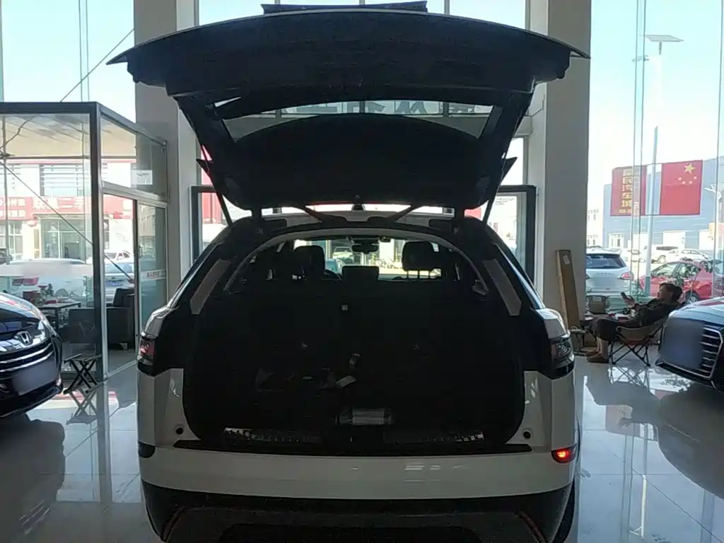 Land Rover Velar — миниатюра 19