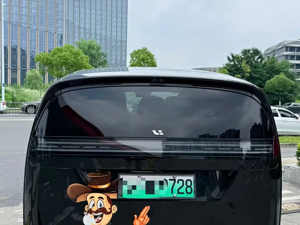 Li Auto MEGA 2024 Ultra
