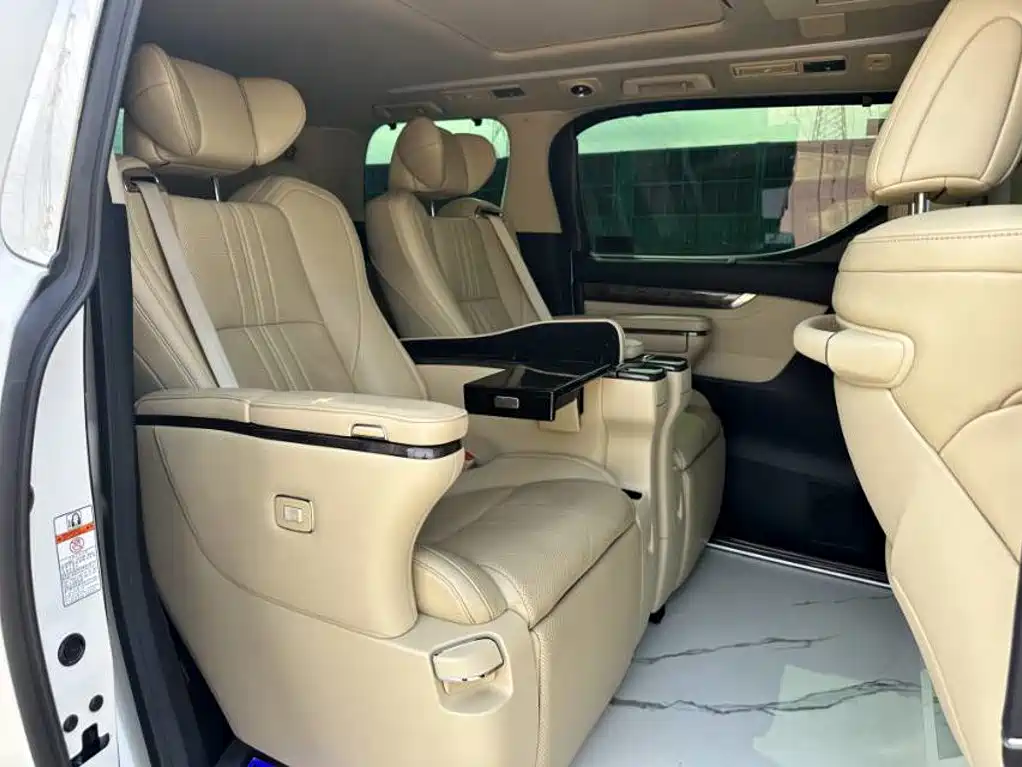 Toyota Alphard — миниатюра 8