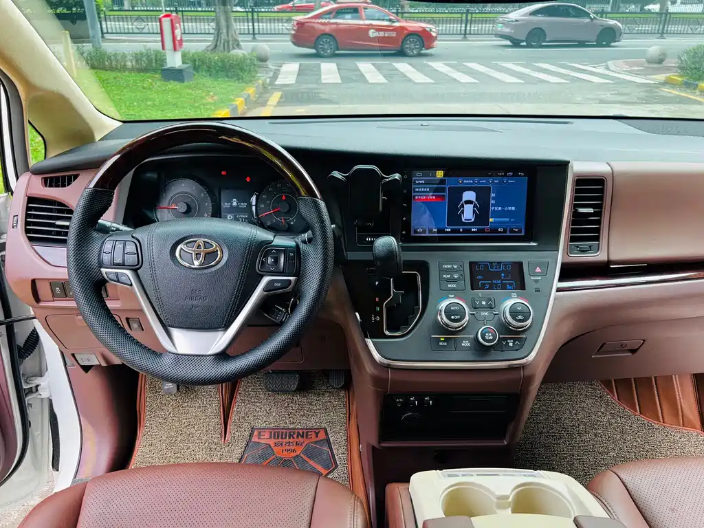 Toyota Sienna — миниатюра 17