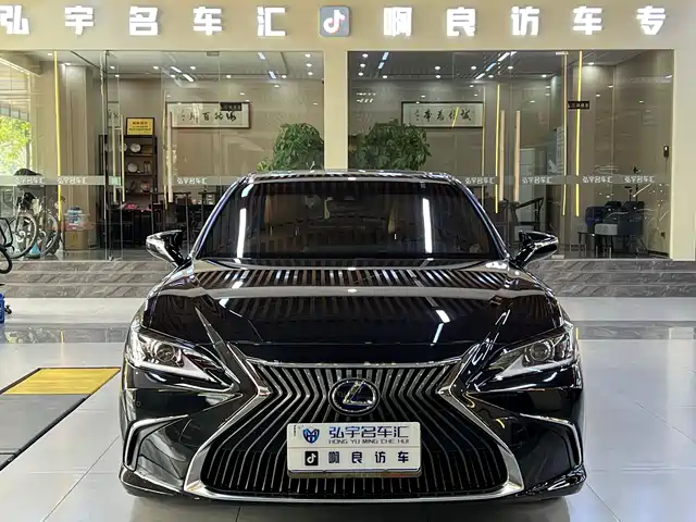 LEXUS ES 2019