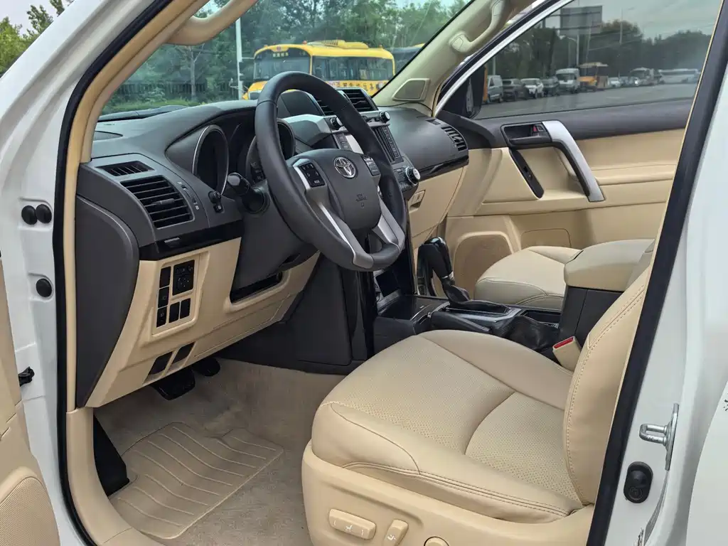 Toyota Land Cruiser Prado 2014 2.7L AT Luxury
