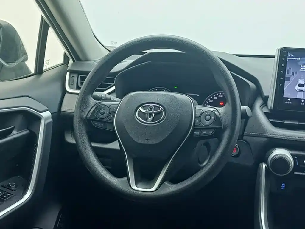 Toyota RAV4 — миниатюра 11