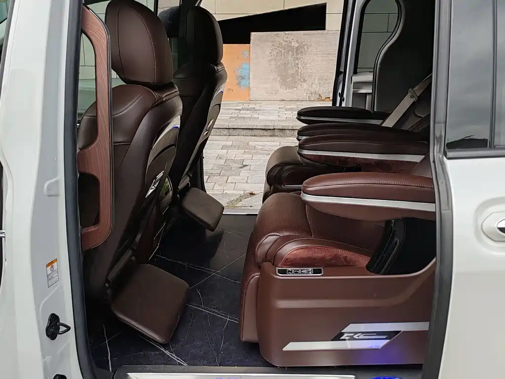 Toyota Sienna — миниатюра 8