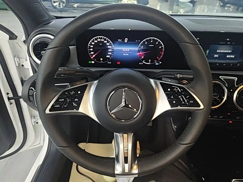 Mercedes-Benz A-Class — миниатюра 7