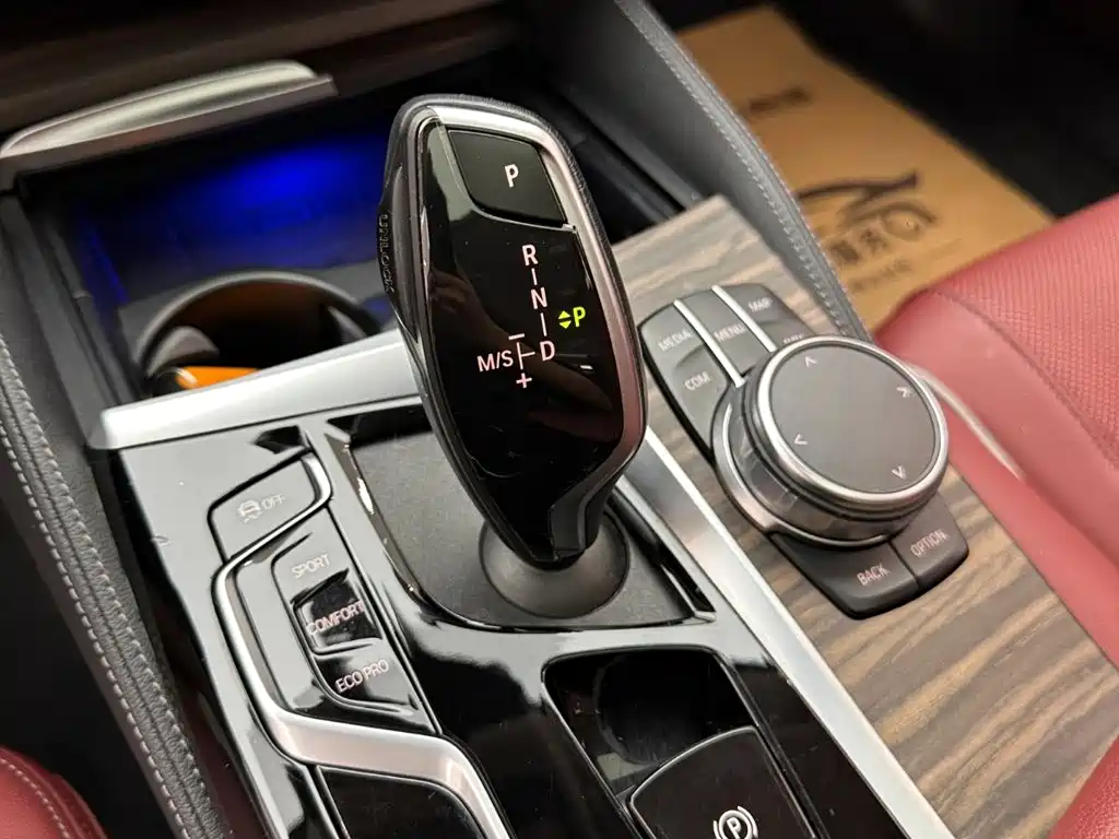 BMW 5 Series — миниатюра 17