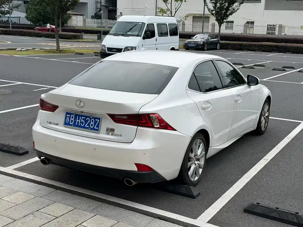 Lexus IS — миниатюра 6