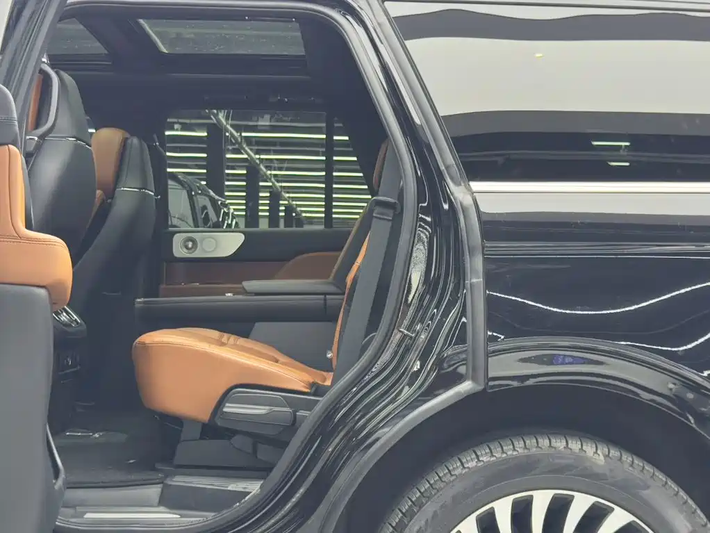 Lincoln Navigator — миниатюра 9