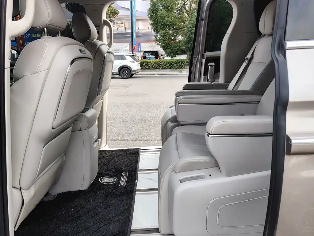 Roewe iMAX8 New Energy — миниатюра 7