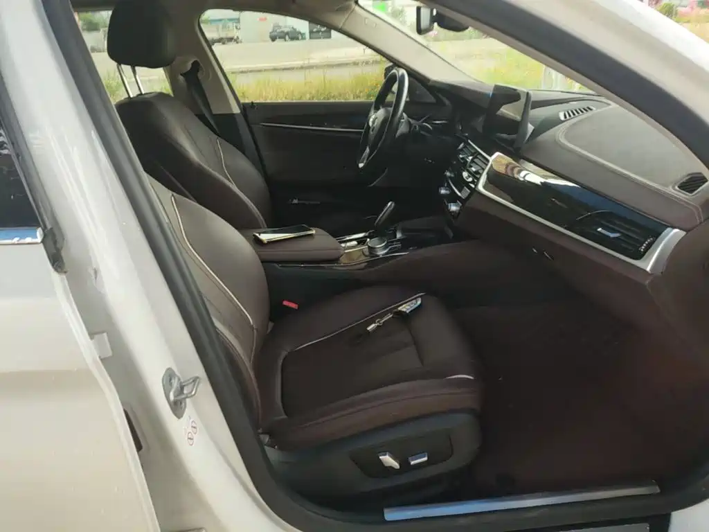 BMW 5 Series — миниатюра 25