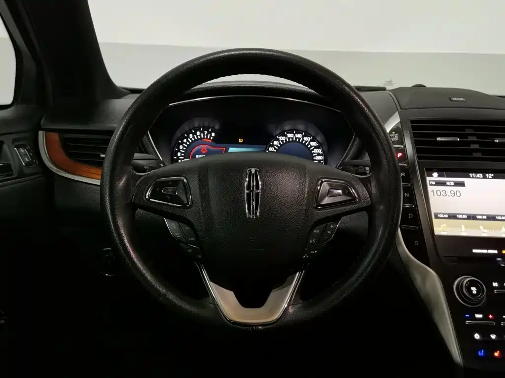Lincoln MKC — миниатюра 11