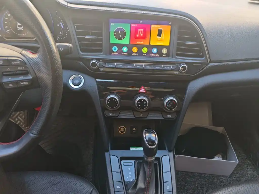 Hyundai Elantra — миниатюра 9