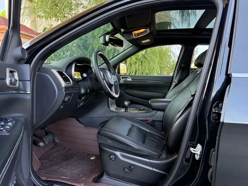 Jeep Grand Cherokee (Import) — миниатюра 7