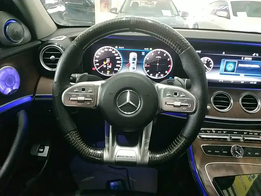 Mercedes-Benz E-Class — миниатюра 7
