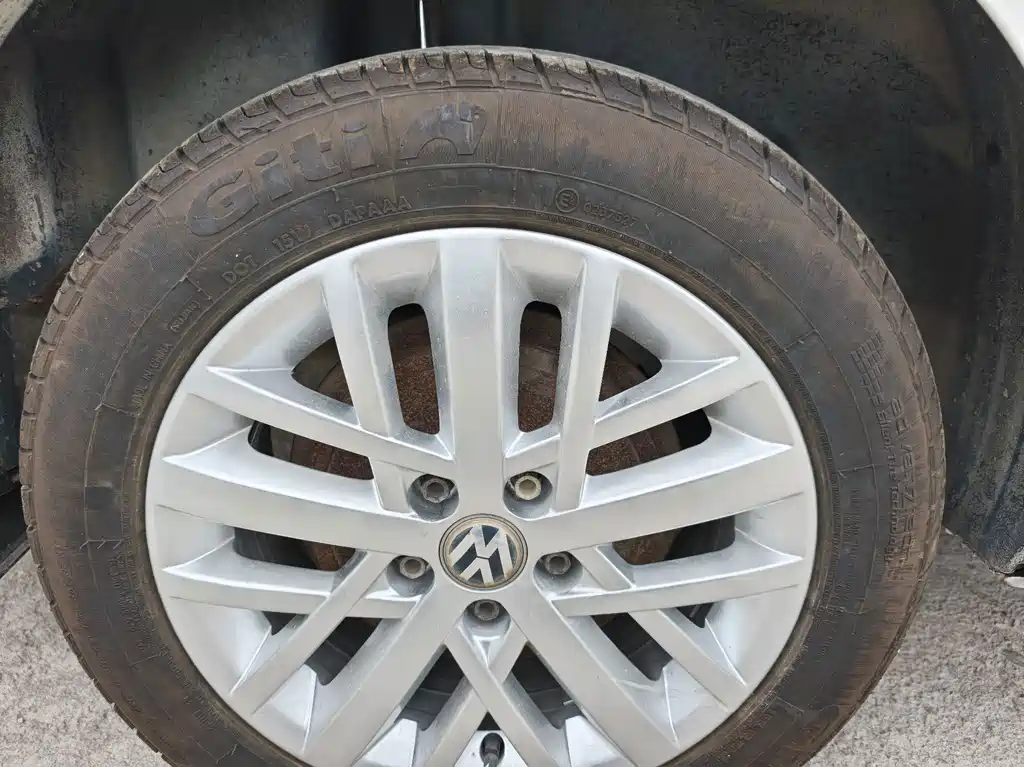 Volkswagen Santana — миниатюра 12