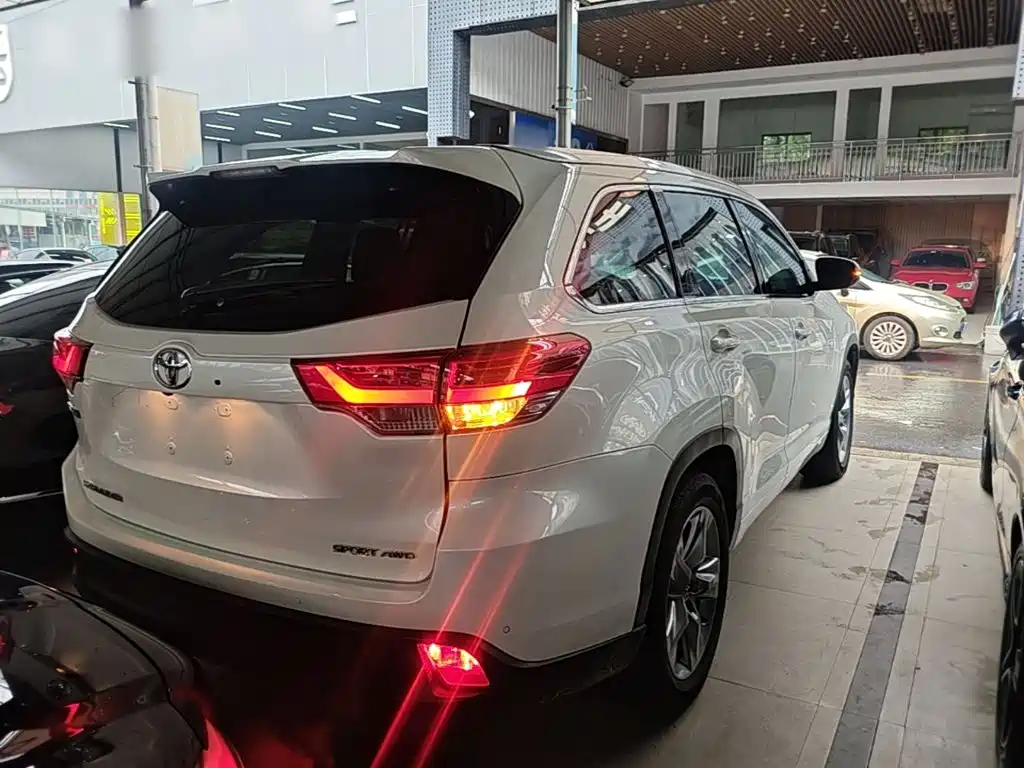 Toyota Highlander — миниатюра 7