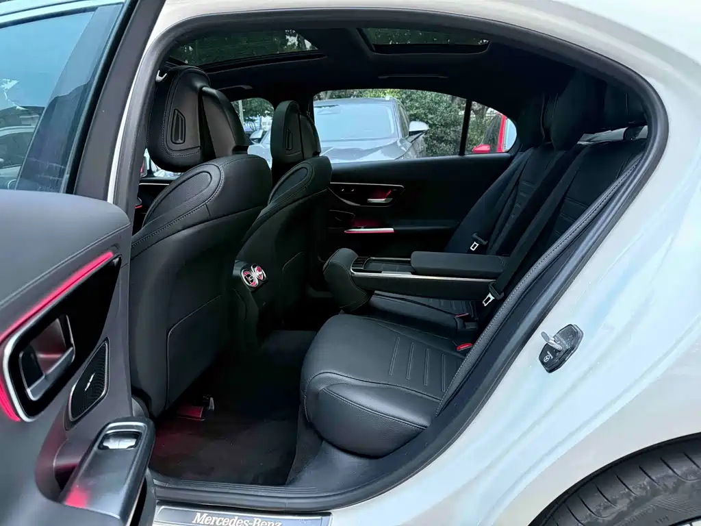 Mercedes-Benz C-Class — миниатюра 7