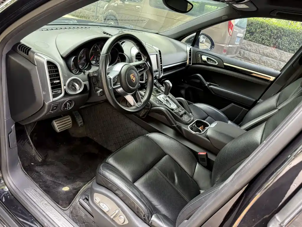 Porsche Cayenne — миниатюра 4