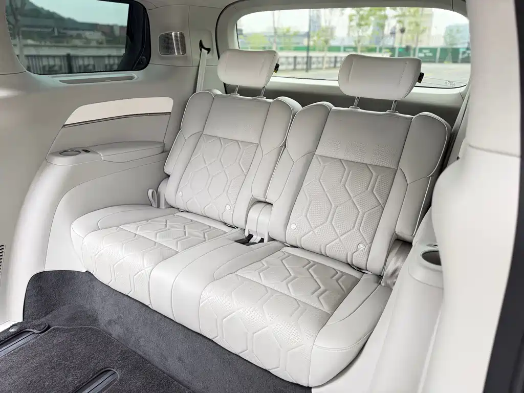 Volvo EM90 — миниатюра 22