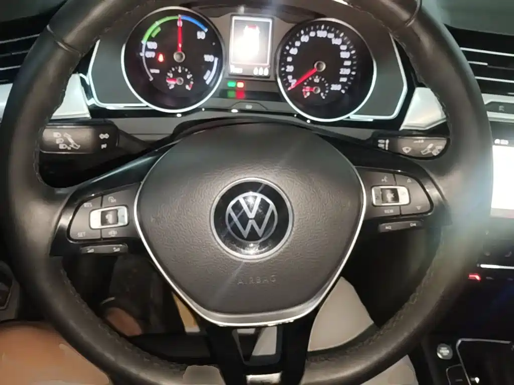 Volkswagen Magotan PHEV — миниатюра 11