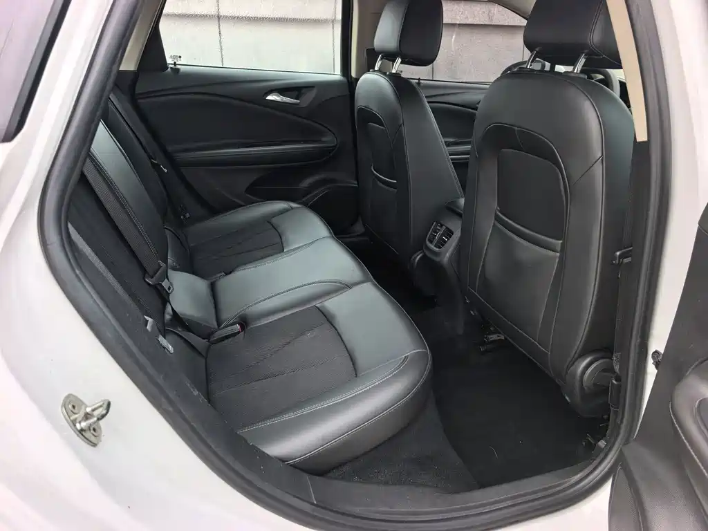 Buick Verano — миниатюра 10