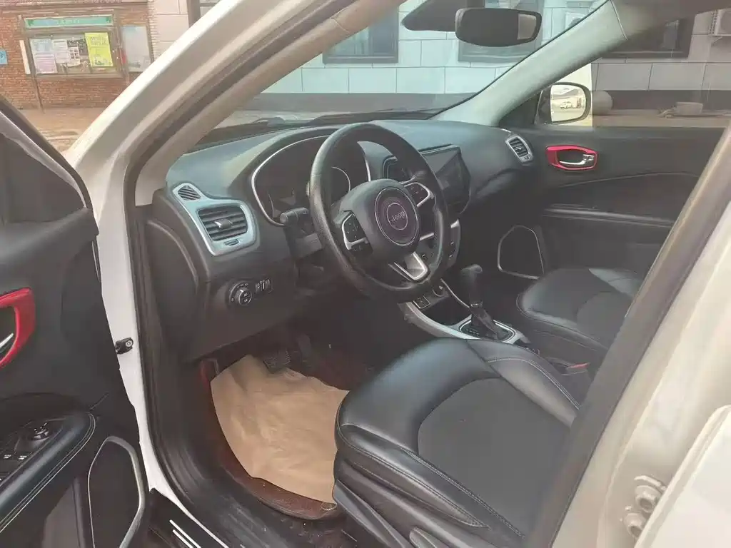Jeep Compass — миниатюра 7