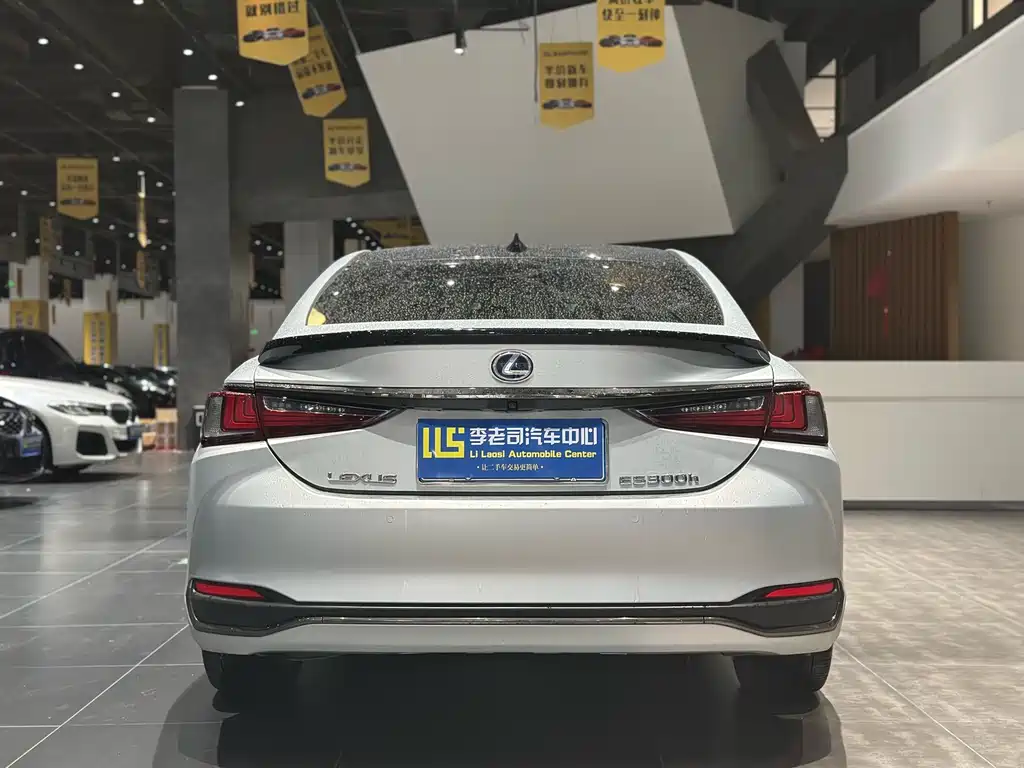 Lexus ES 2021 300h F SPORT