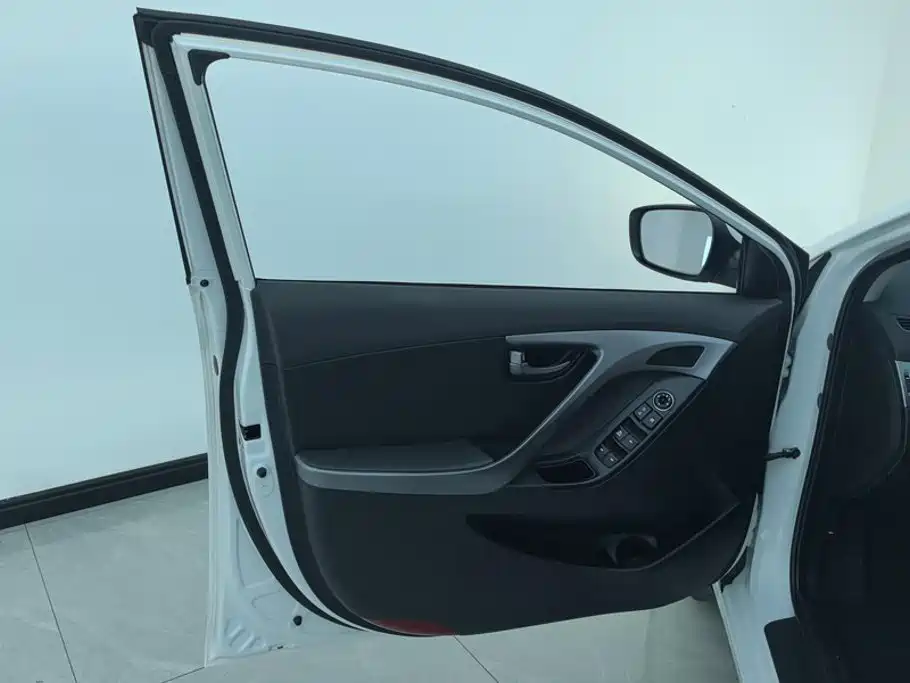 Hyundai Elantra Langdong — миниатюра 7