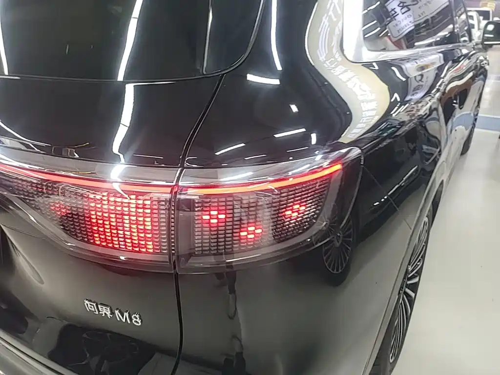 Aito M8 2025 Ultra 53.4kWh 6 мест (192 ）