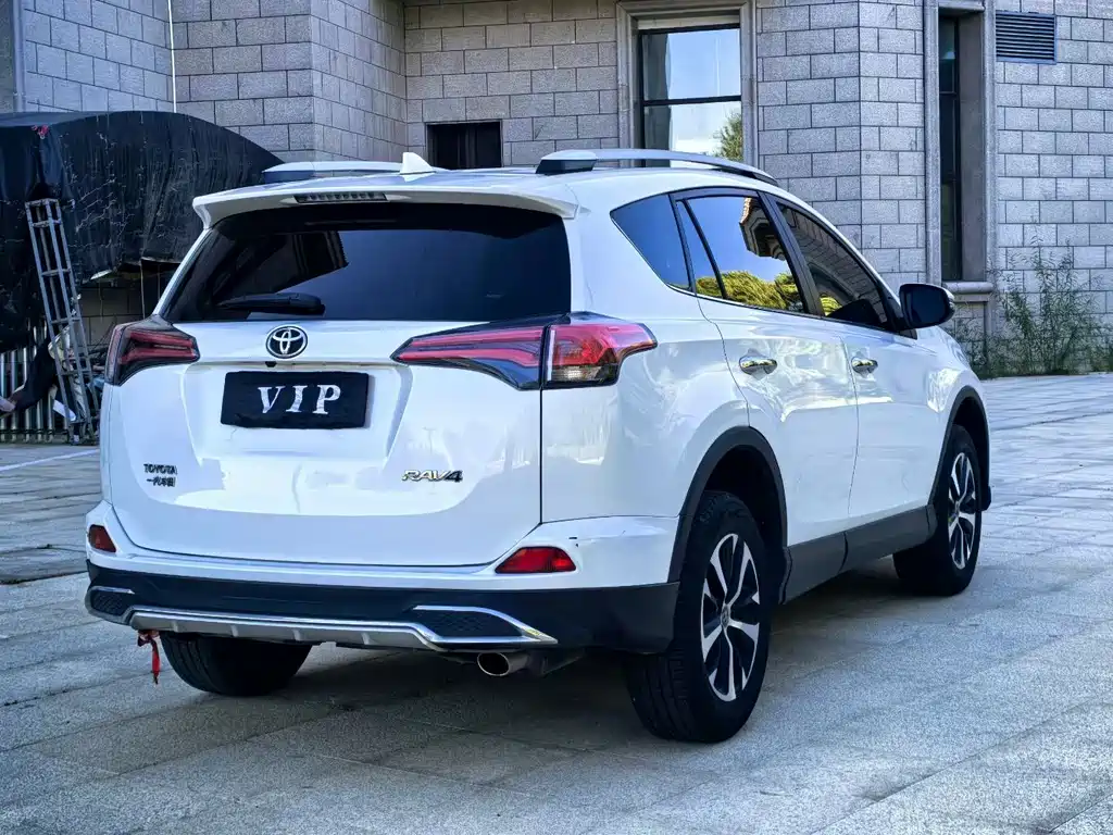 Toyota RAV4 — миниатюра 7