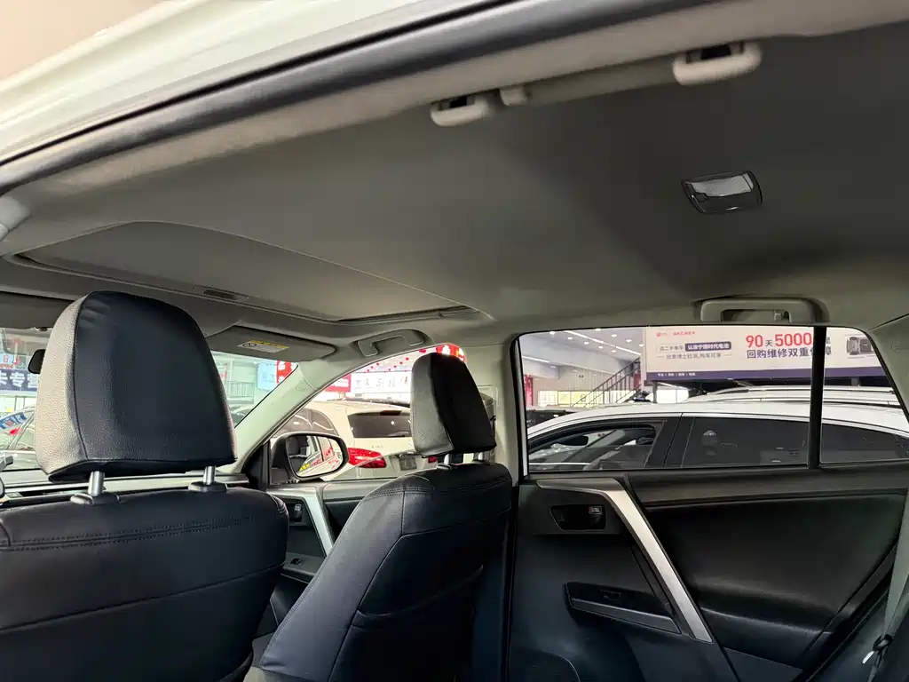 Toyota RAV4 — миниатюра 13