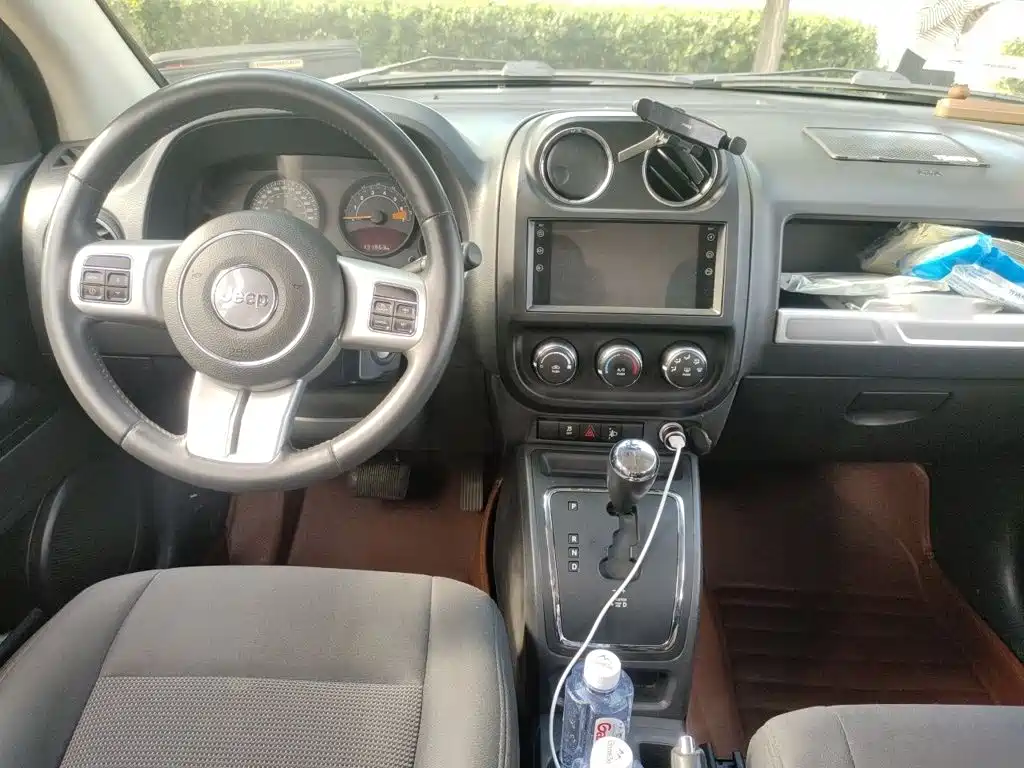 Jeep Compass (Import) — миниатюра 10