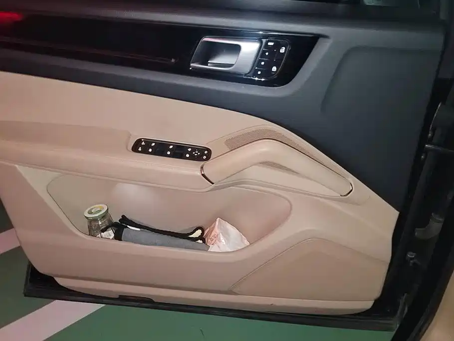 Porsche Cayenne — миниатюра 7