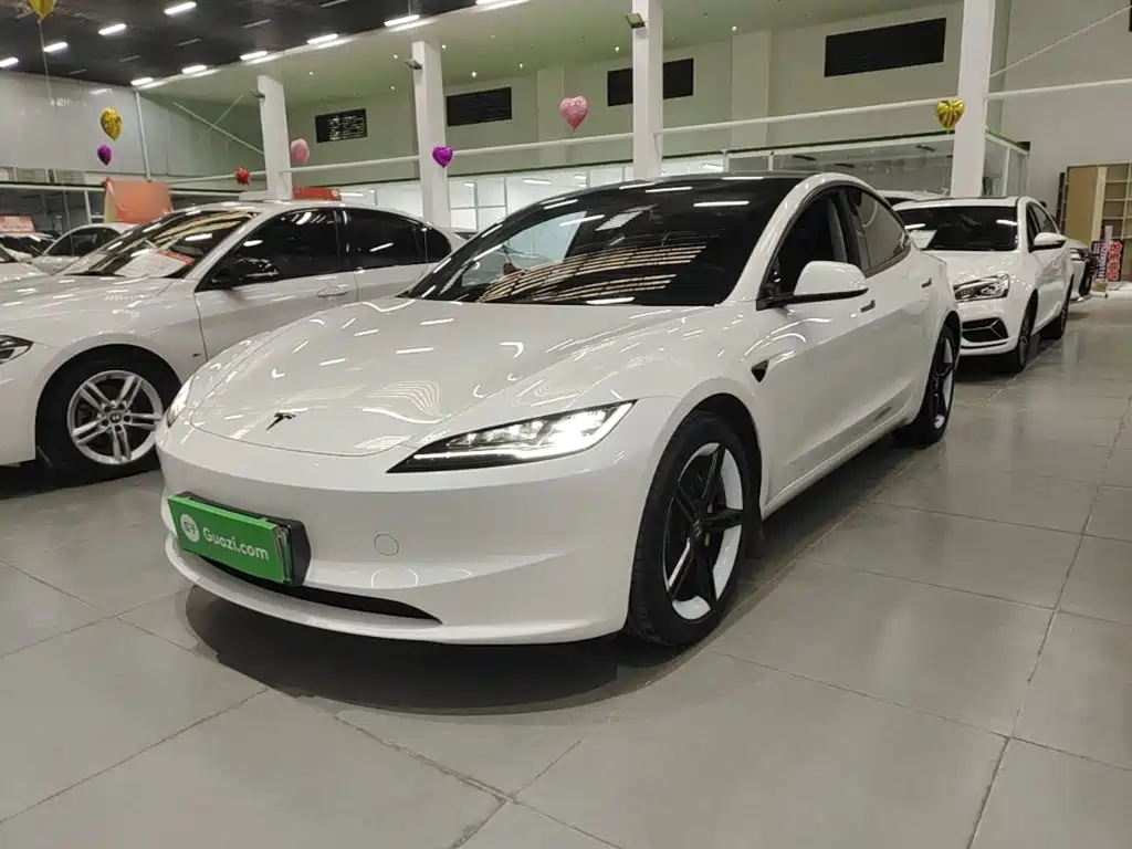 Tesla Model 3 — миниатюра 2