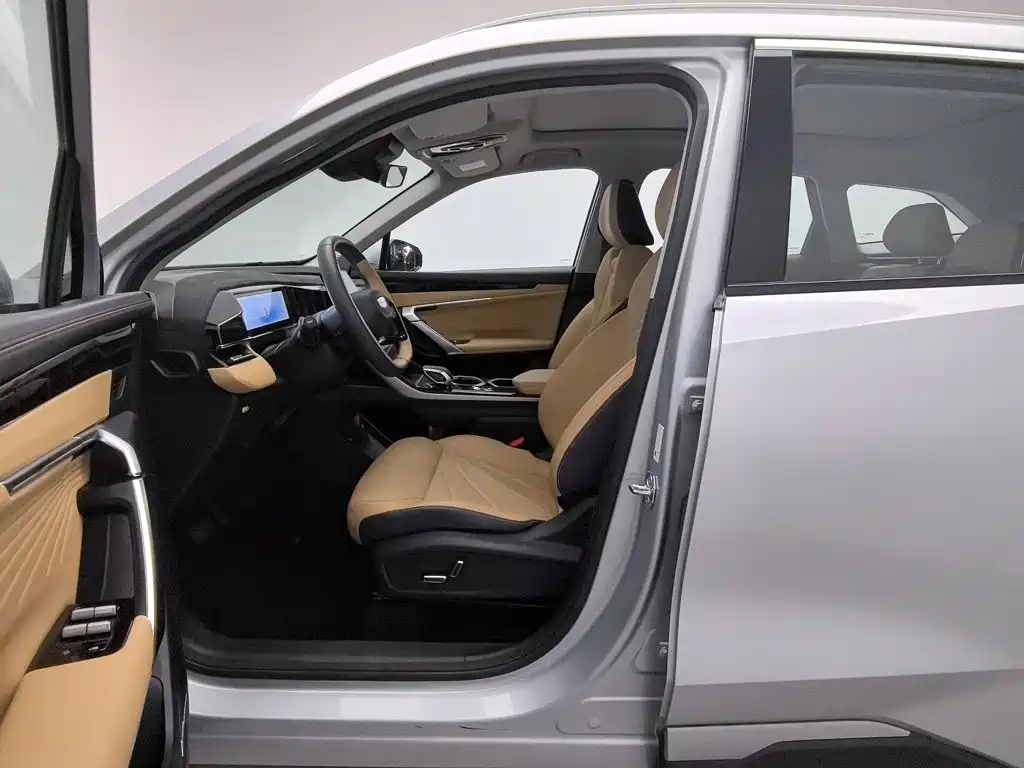 Geely Boyue L — миниатюра 10