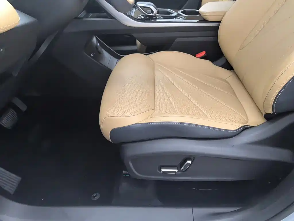 Geely Boyue L — миниатюра 20
