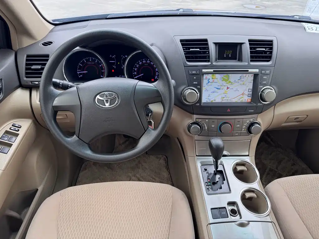 Toyota Highlander 2013 2.7L 5 мест