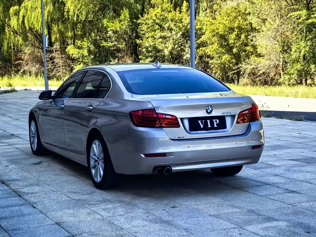BMW 5 Series — миниатюра 9