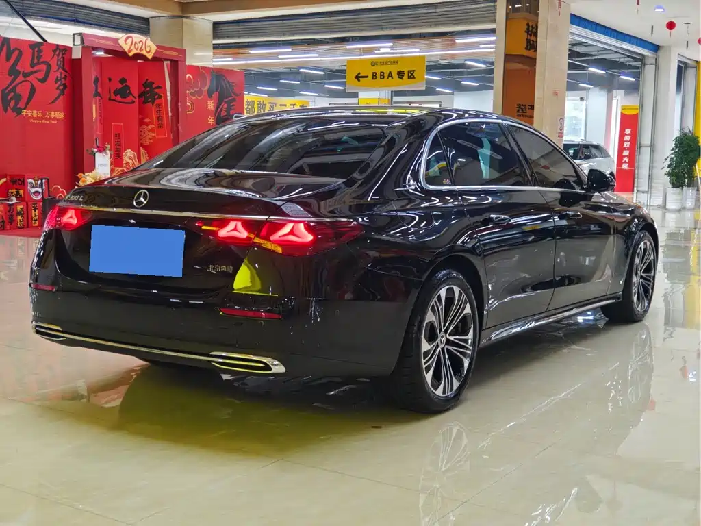 Mercedes-Benz E-Class — миниатюра 9