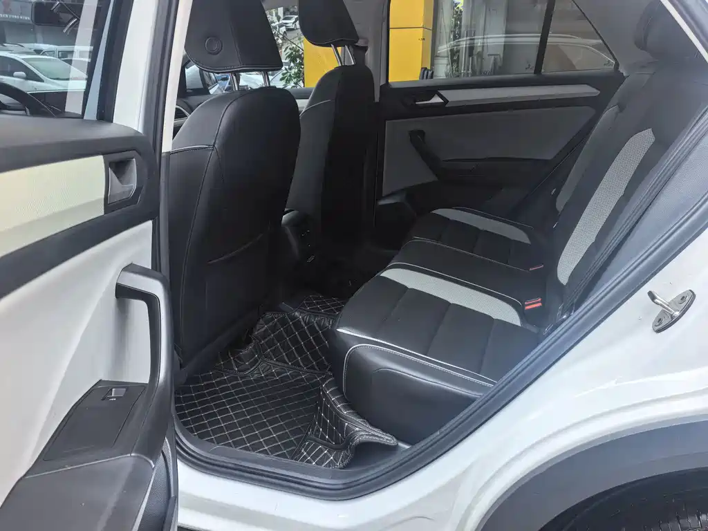 Volkswagen T-Roc 2024 280TSI DSG